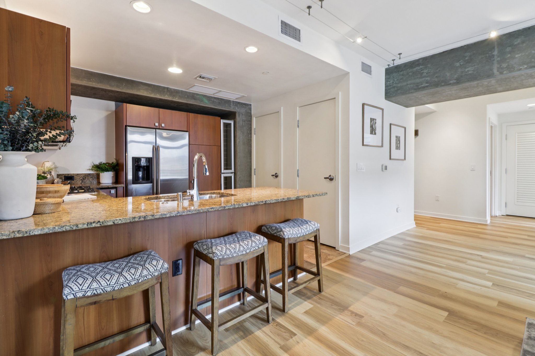 The Mark Ln 607-S0104-011.jpg