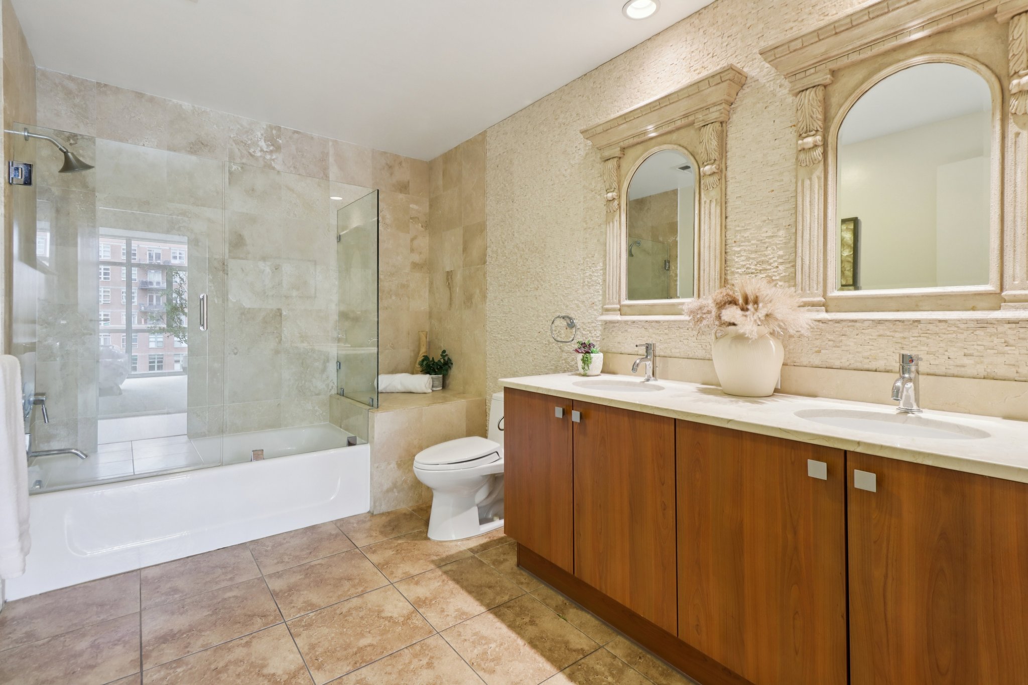 The Mark Ln 607-S0104-019.jpg