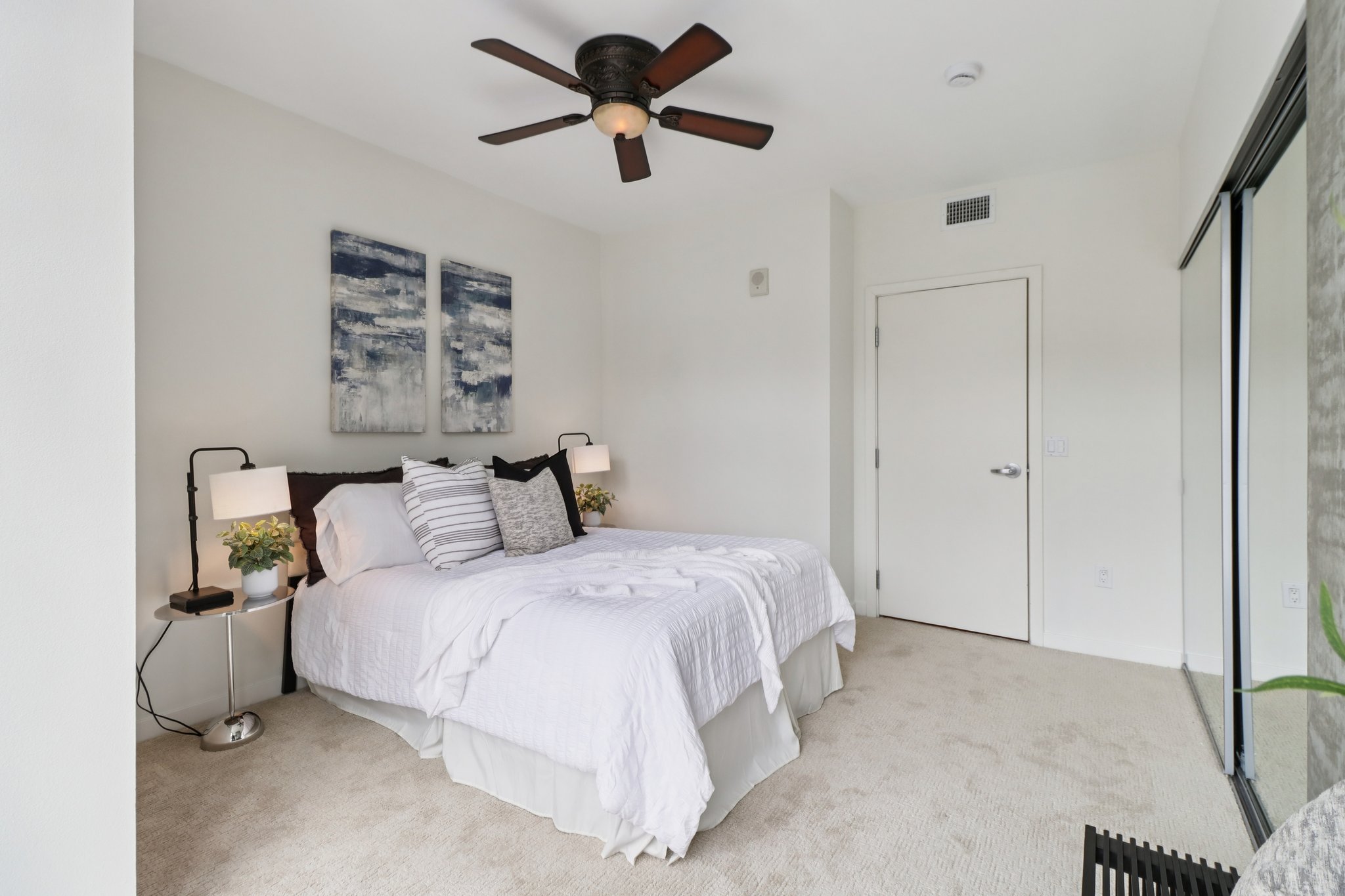 The Mark Ln 607-S0104-026.jpg