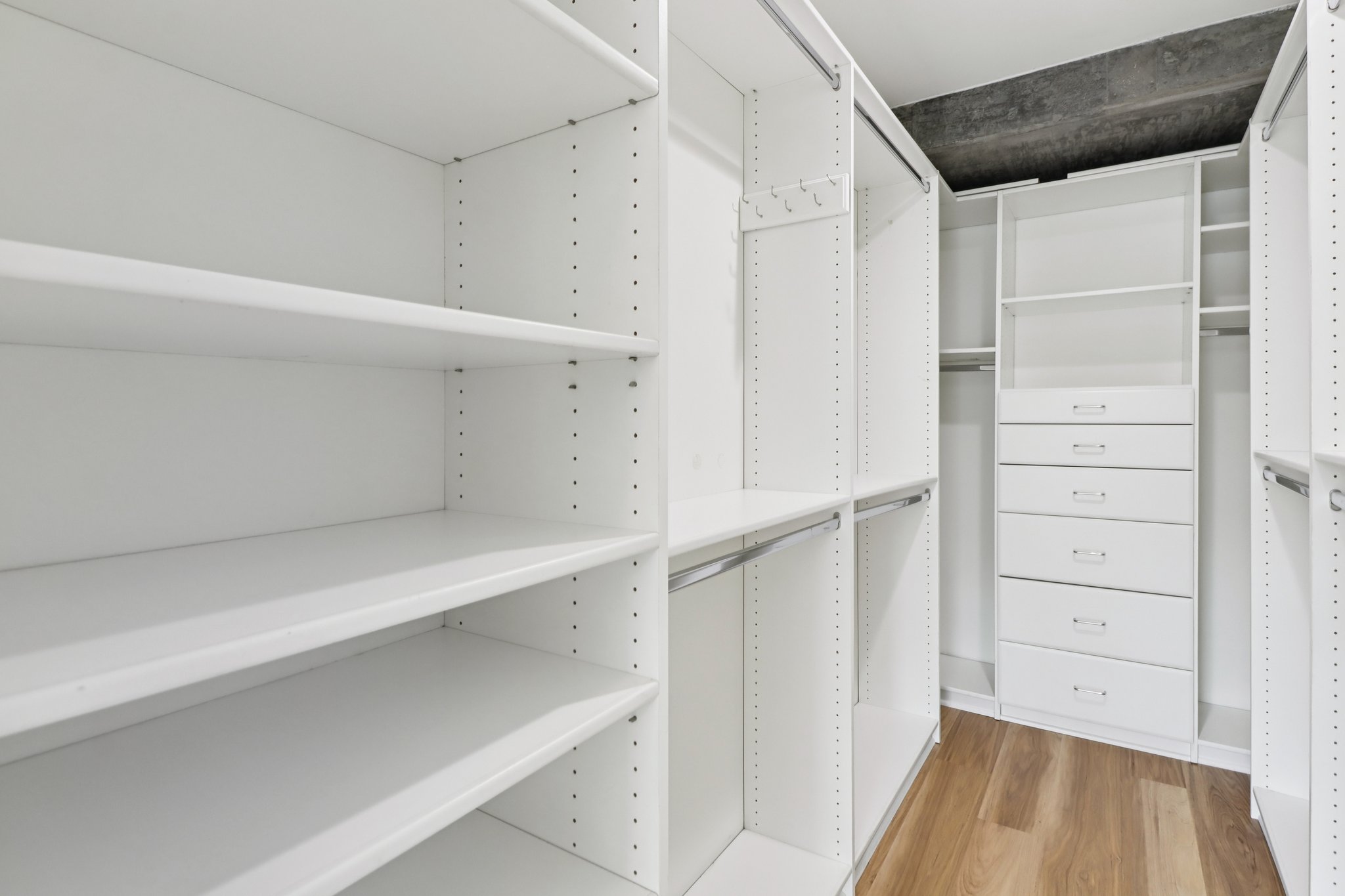 The Mark Ln 607-S0104-027.jpg