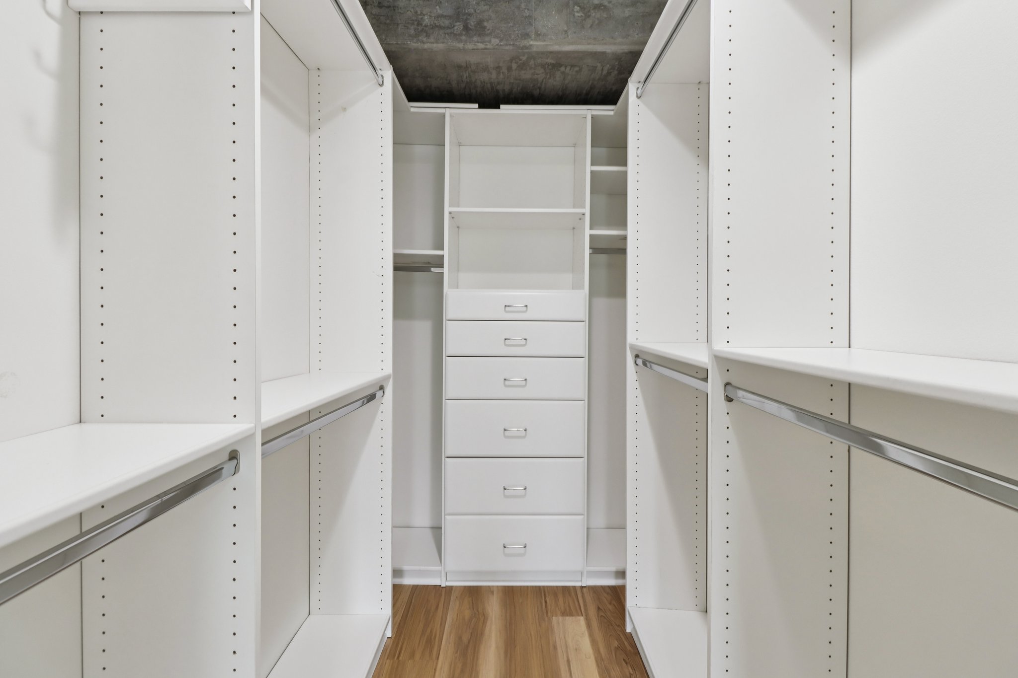 The Mark Ln 607-S0104-028.jpg