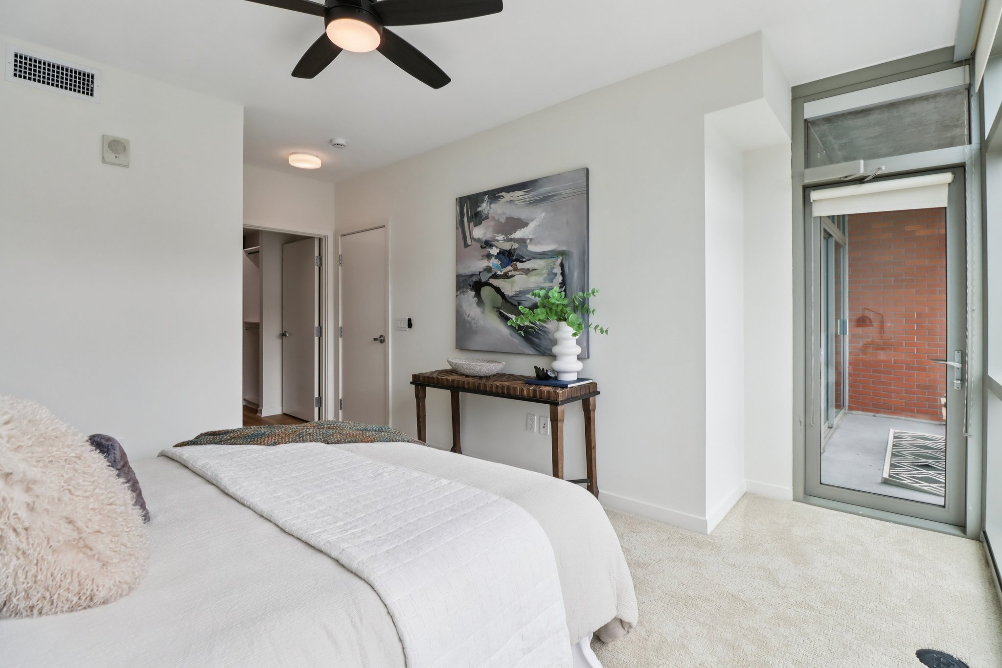 The Mark Ln 607-S0104-034.jpg