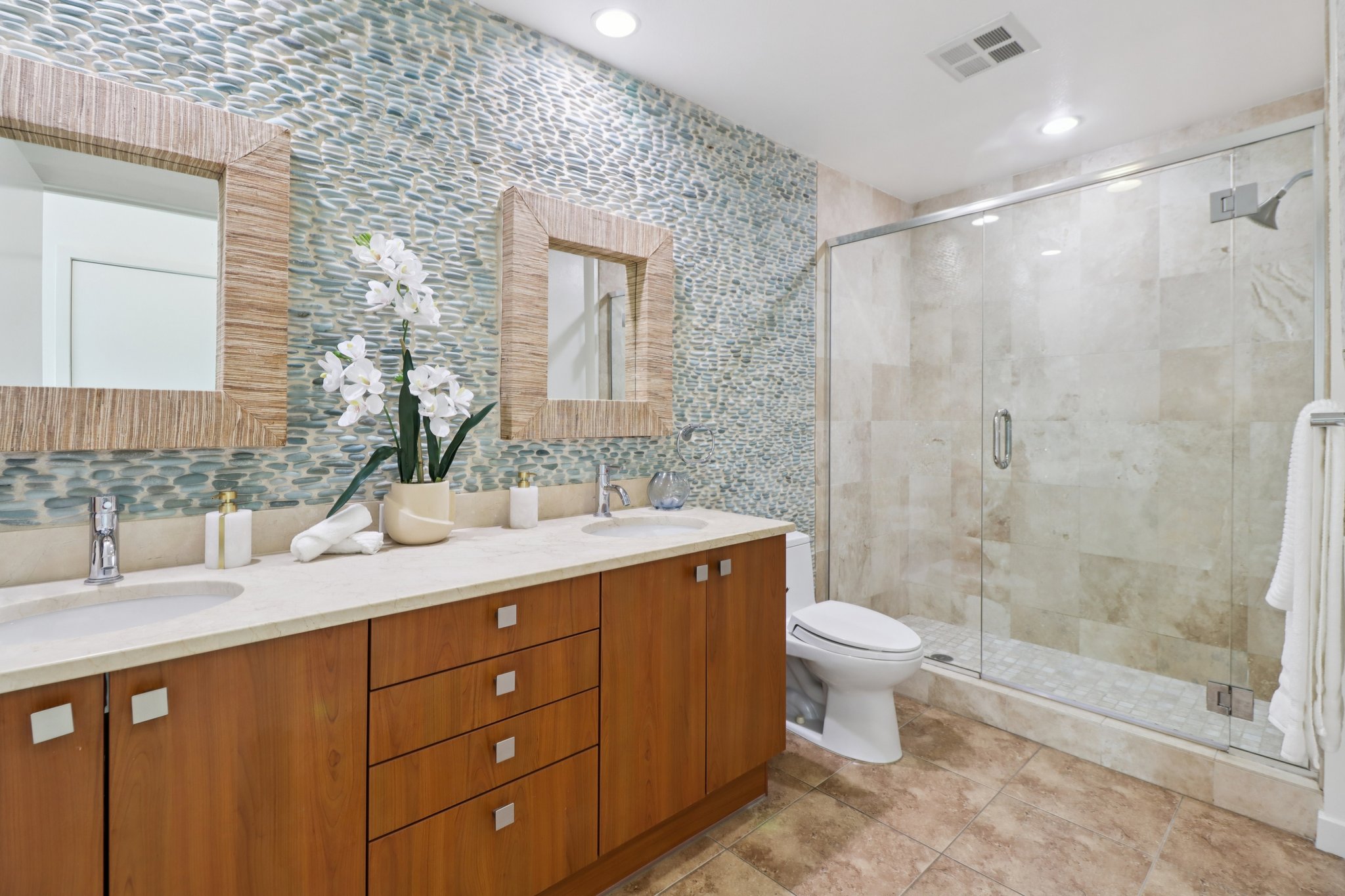 The Mark Ln 607-S0104-035.jpg