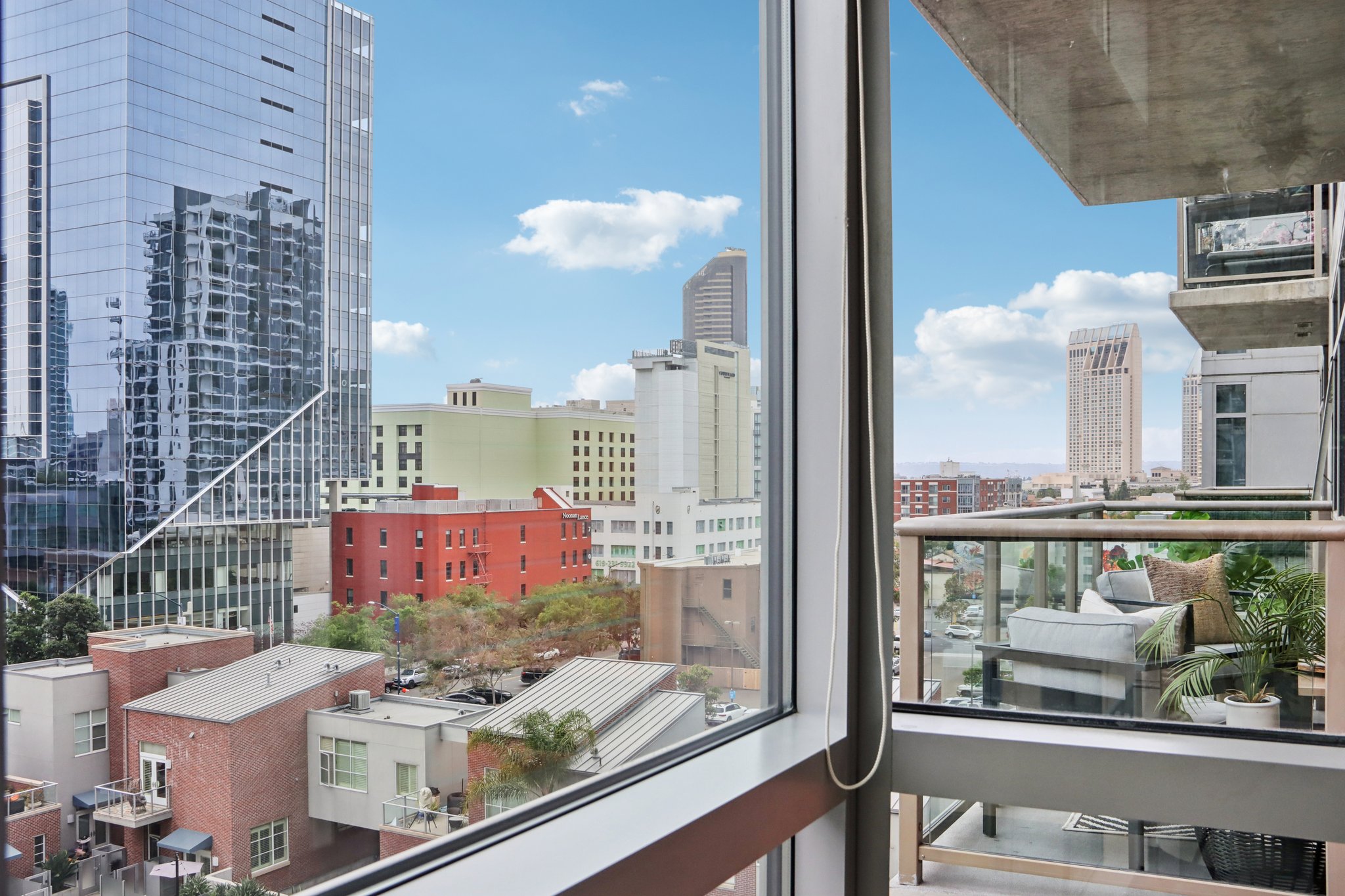 The Mark Ln 607-S0104-037.jpg