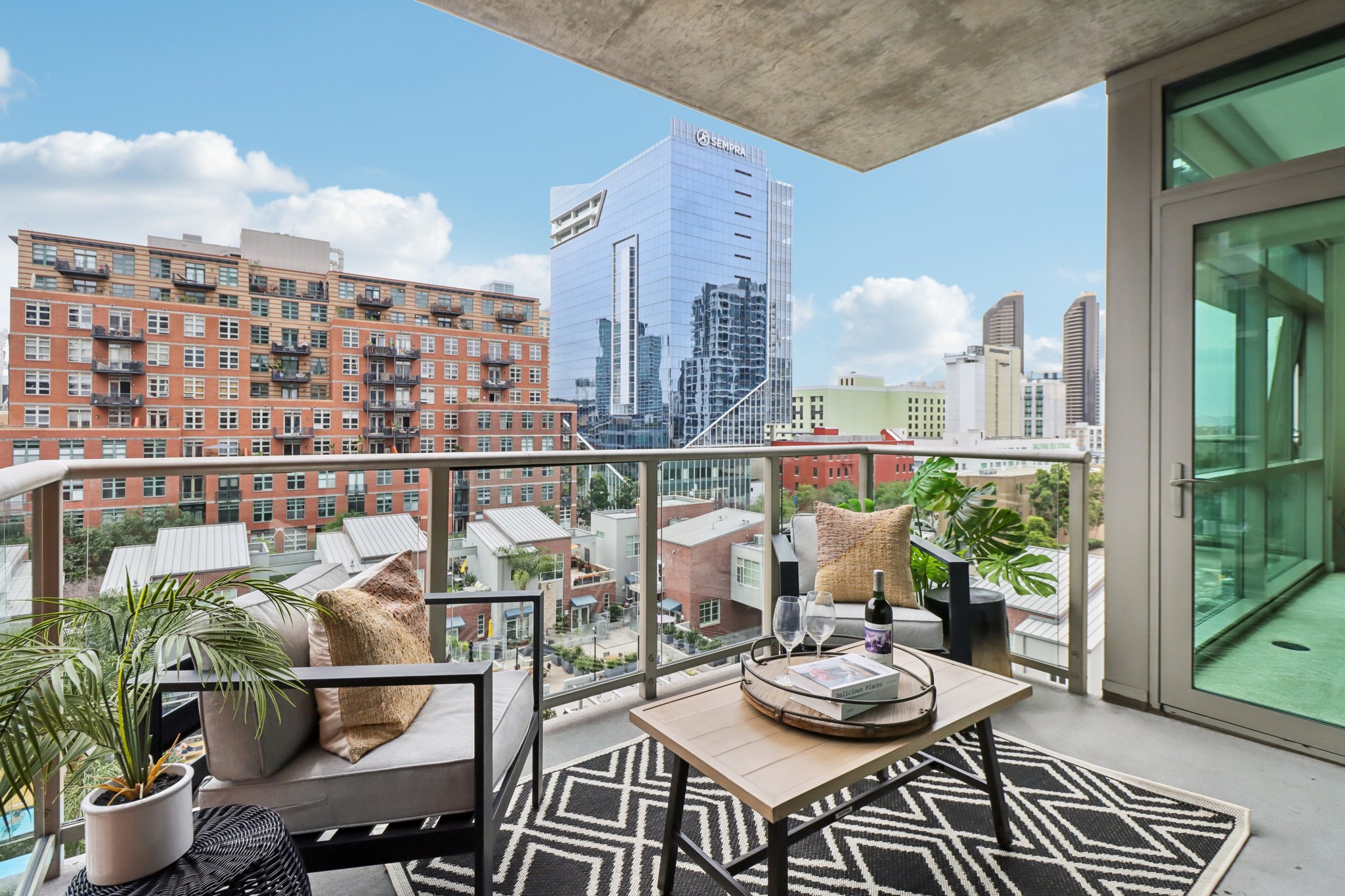 The Mark Ln 607-S0104-041.jpg