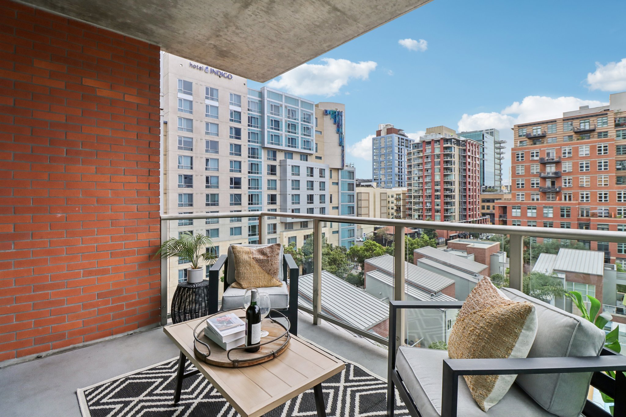 The Mark Ln 607-S0104-042.jpg