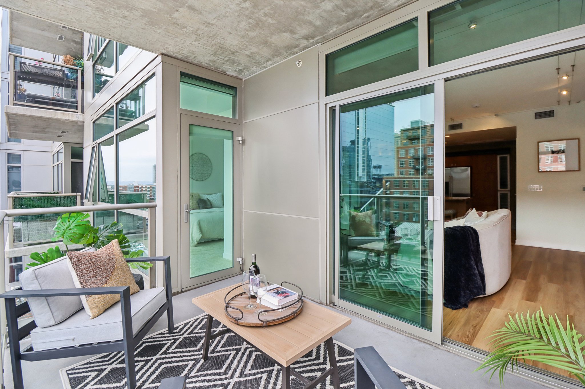 The Mark Ln 607-S0104-043.jpg