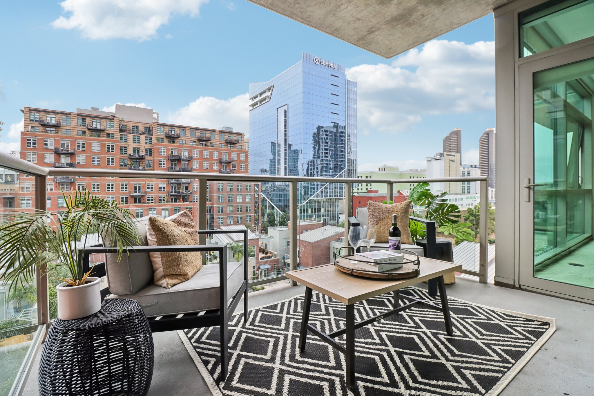 The Mark Ln 607-S0104-045.jpg