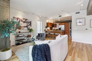 The Mark Ln 607-S0104-007.jpg