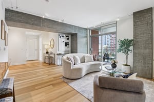 The Mark Ln 607-S0104-009.jpg