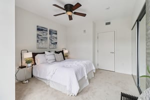 The Mark Ln 607-S0104-026.jpg