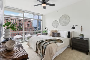 The Mark Ln 607-S0104-031.jpg