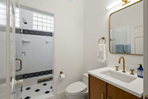  Photo 40
