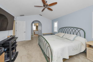 Primary Bedroom1c