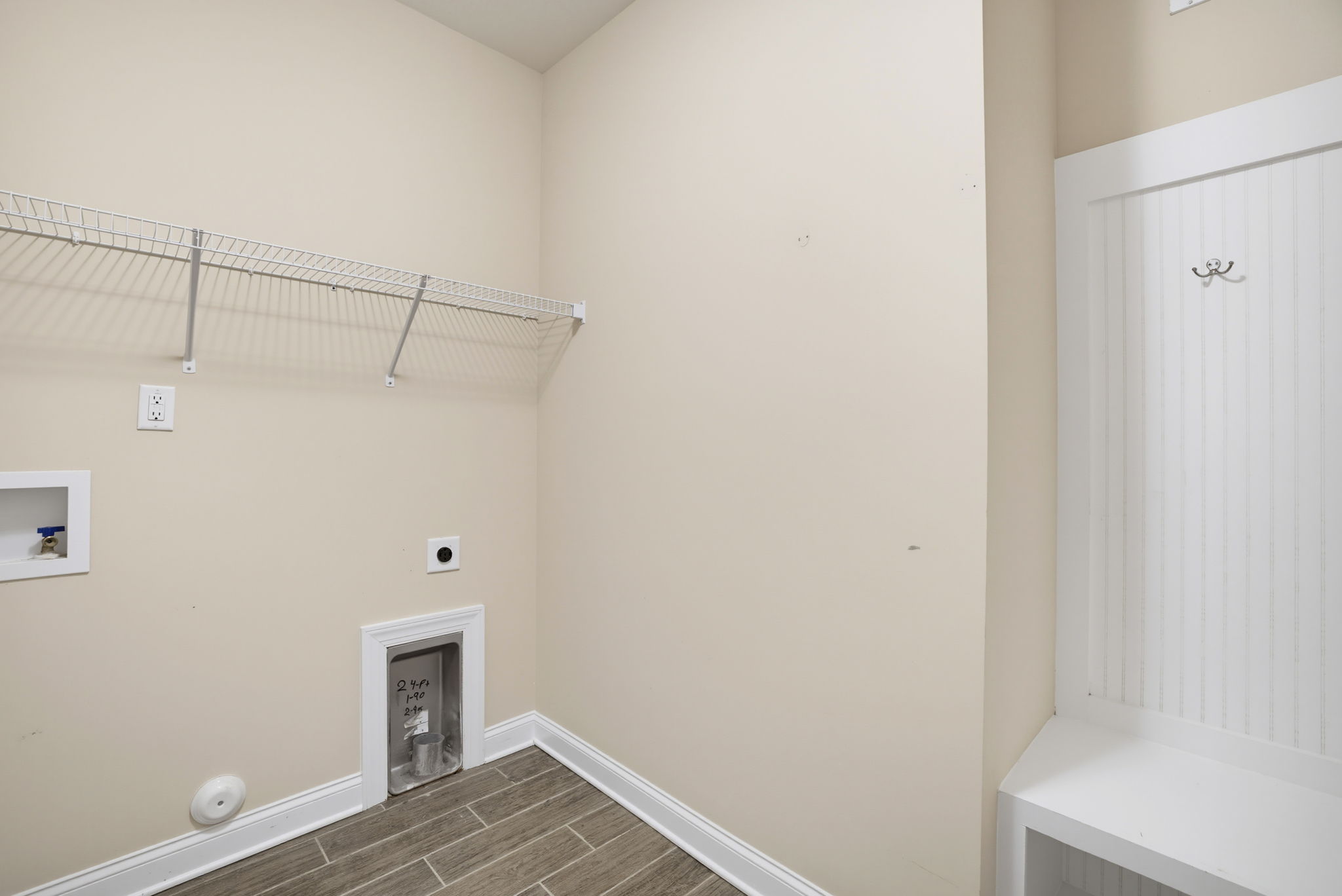 8001 Laffin Ct-38