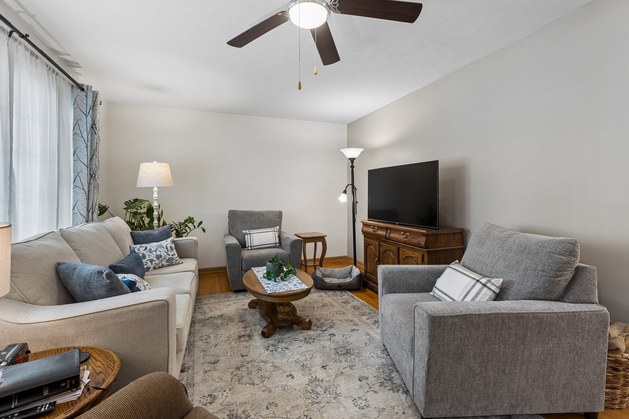 8006 Nina St_005.jpg