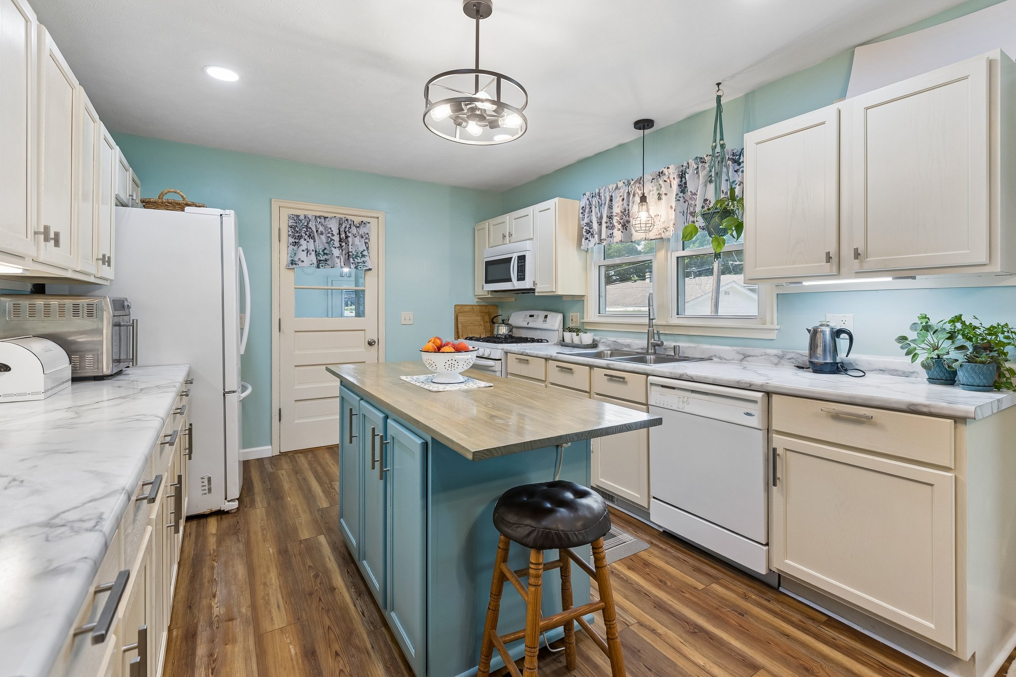8006 Nina St_008.jpg