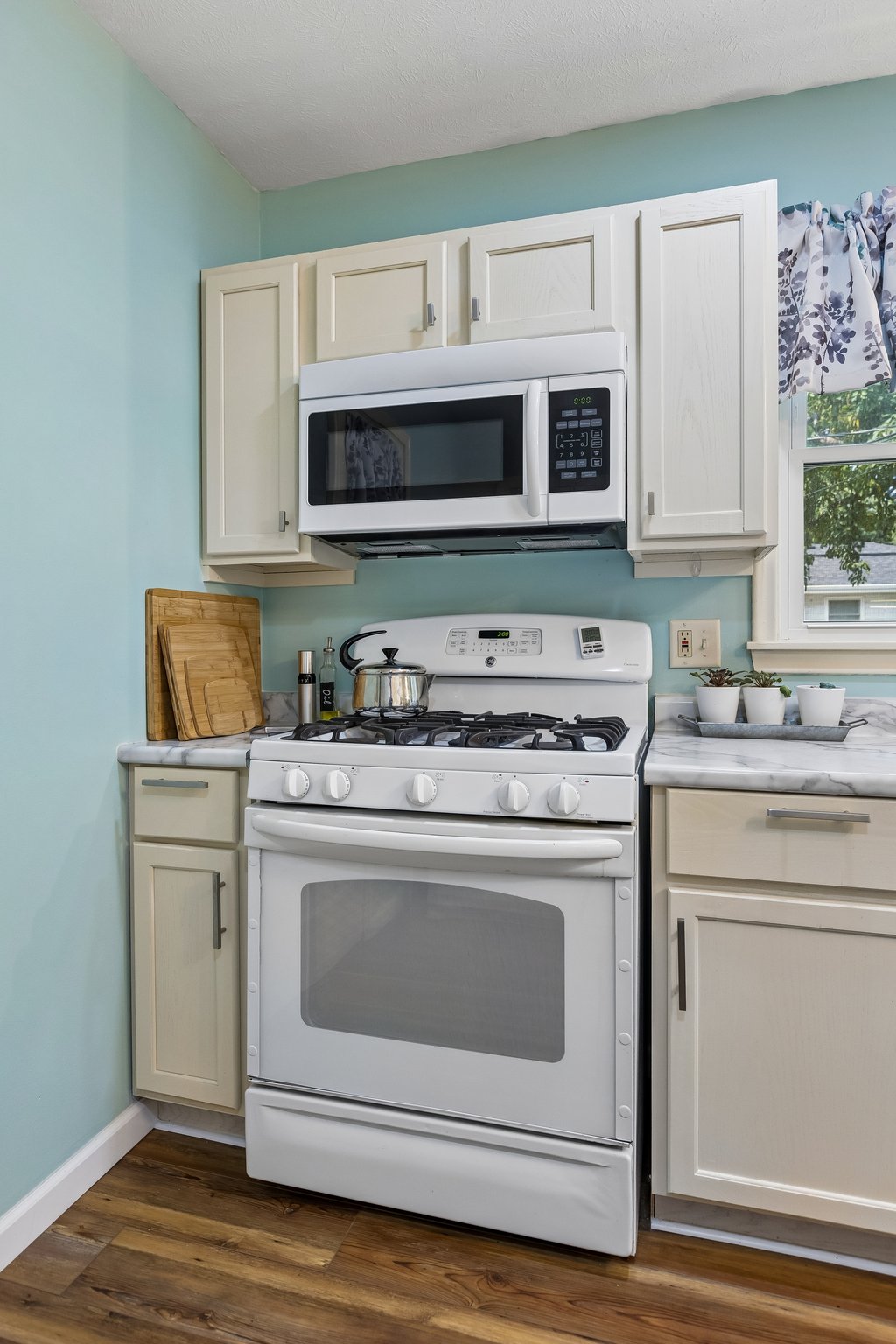 8006 Nina St_011.jpg