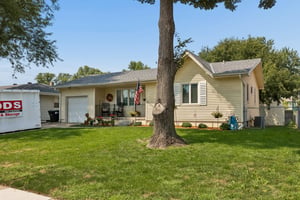 8006 Nina St_002.jpg