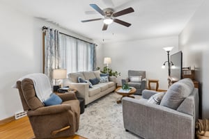 8006 Nina St_006.jpg