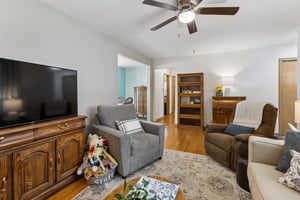 8006 Nina St_007.jpg