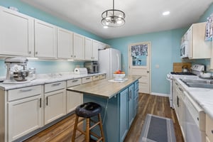 8006 Nina St_009.jpg