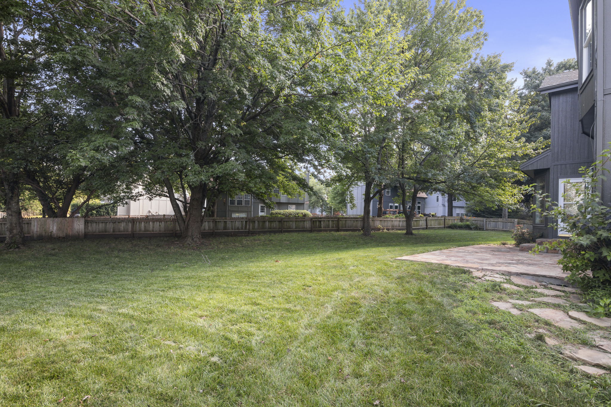  Photo 48