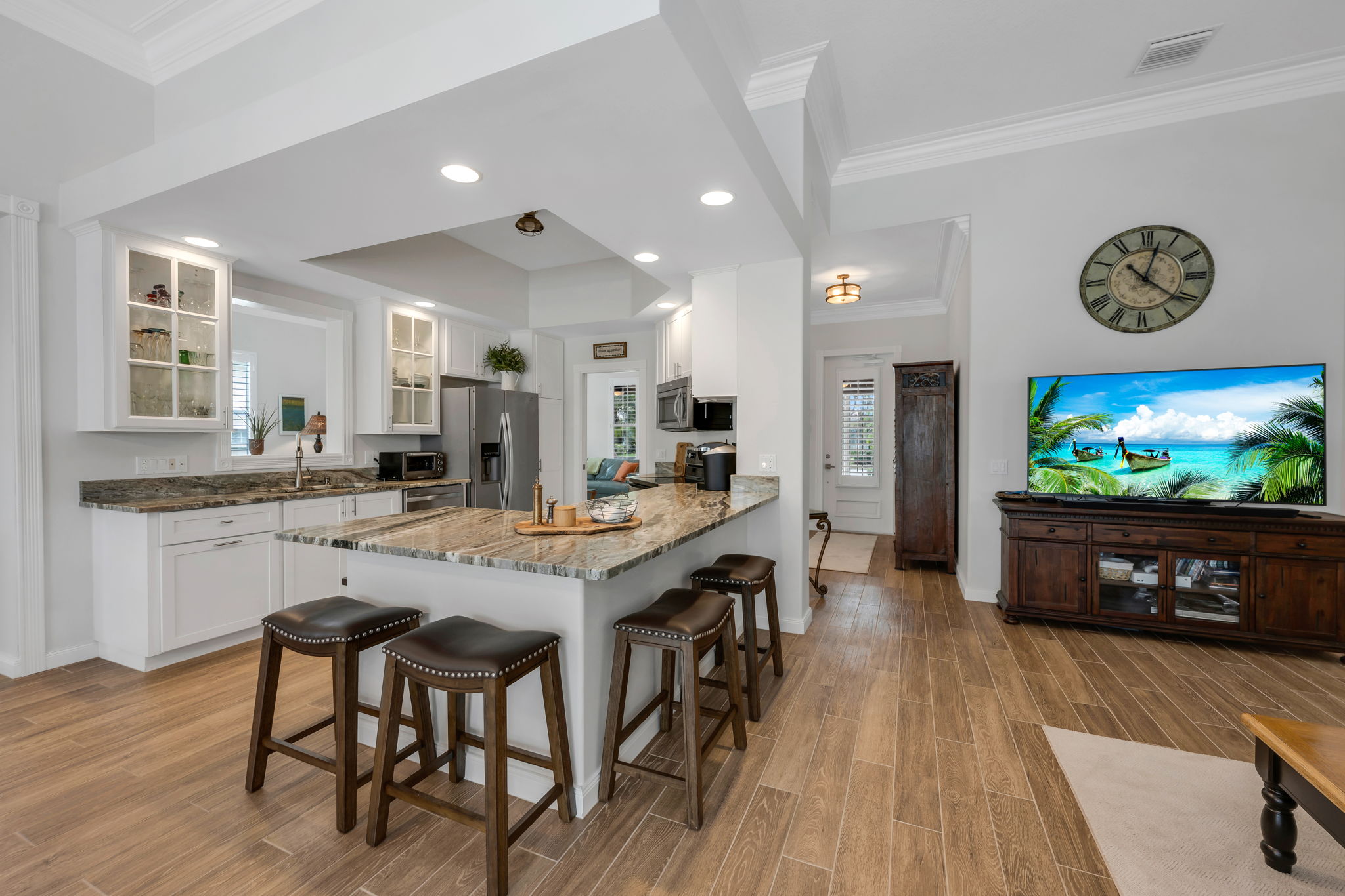 Breakfast Bar - - Foyer