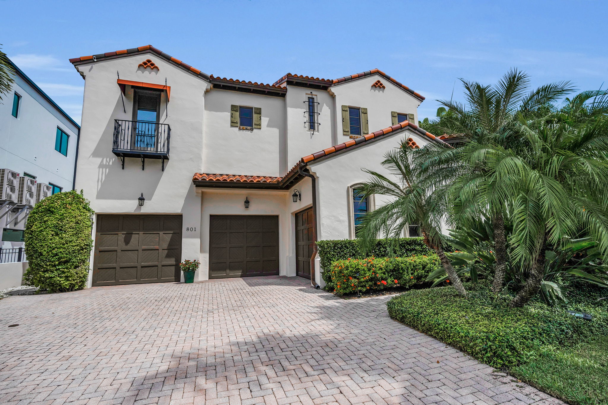 Front Exterior4