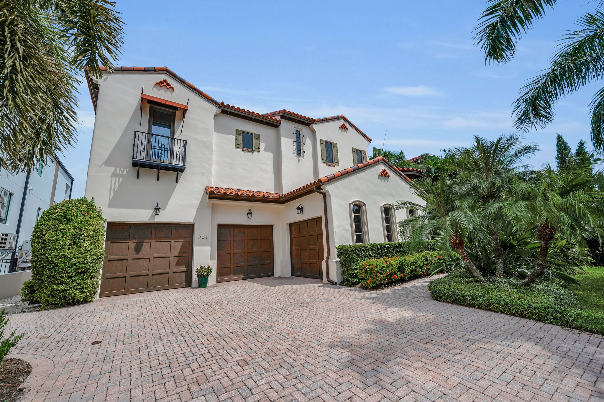 Front Exterior11