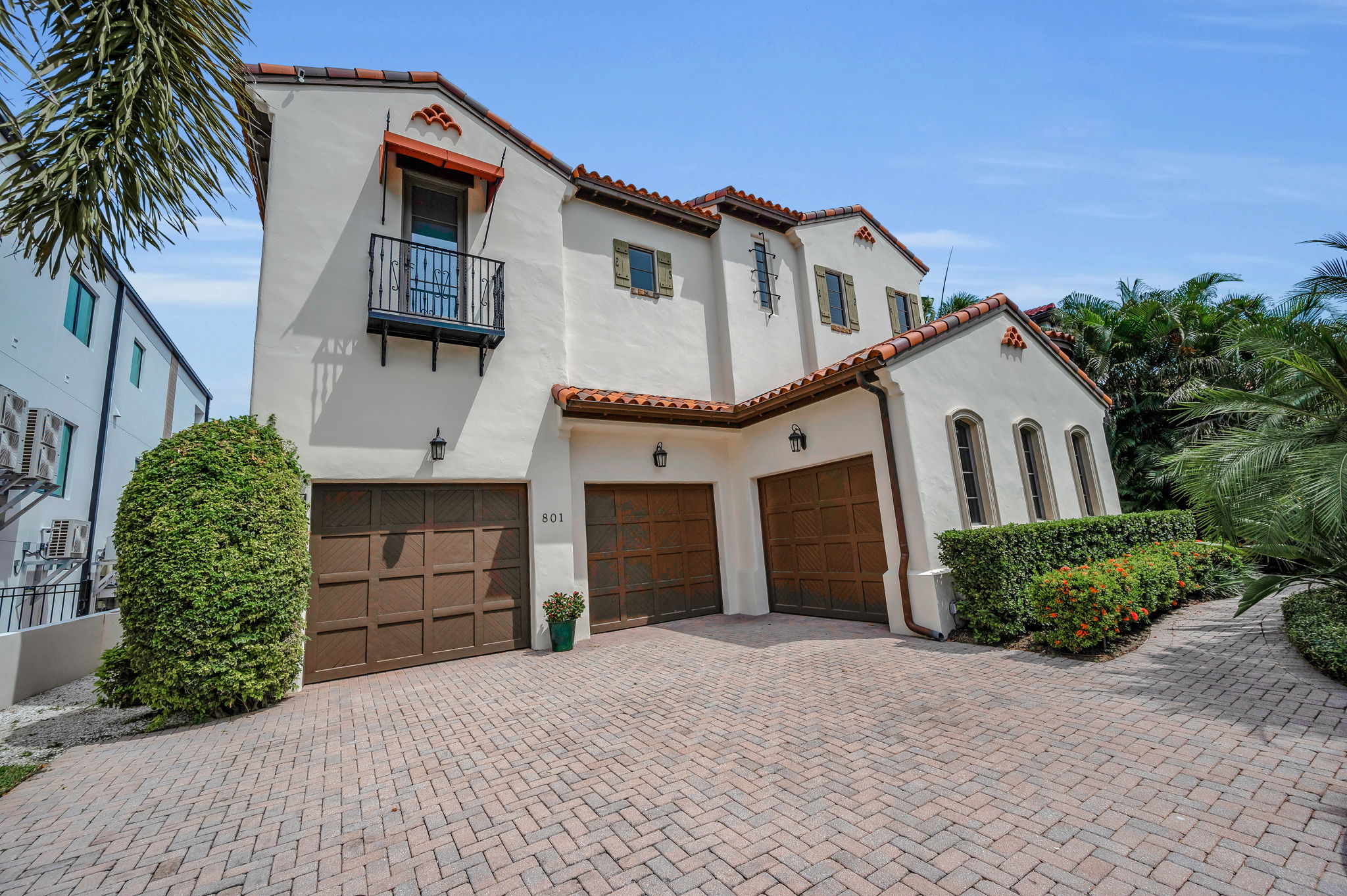 Front Exterior22