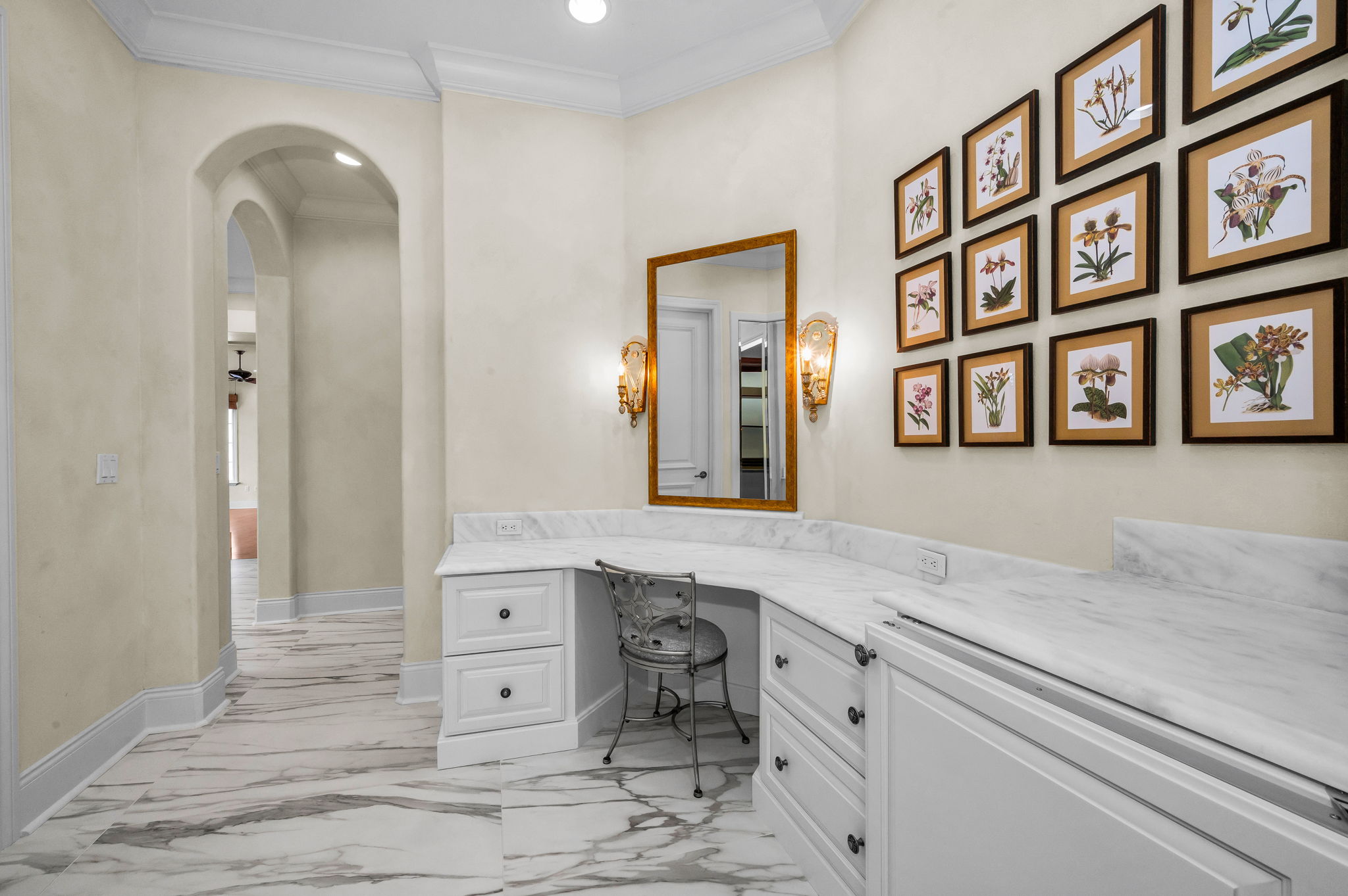 Upper Level Primary Bathroom1k