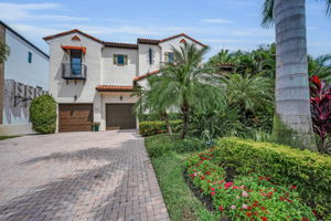 Front Exterior8