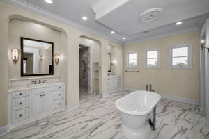 Upper Level Primary Bathroom1a