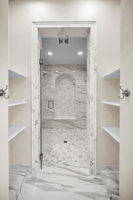 Upper Level Primary Bathroom1c