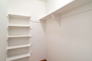 040_ 801 E Angela St_