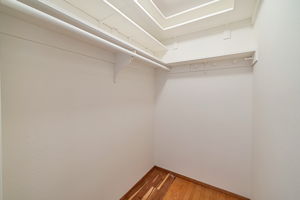 041_ 801 E Angela St_