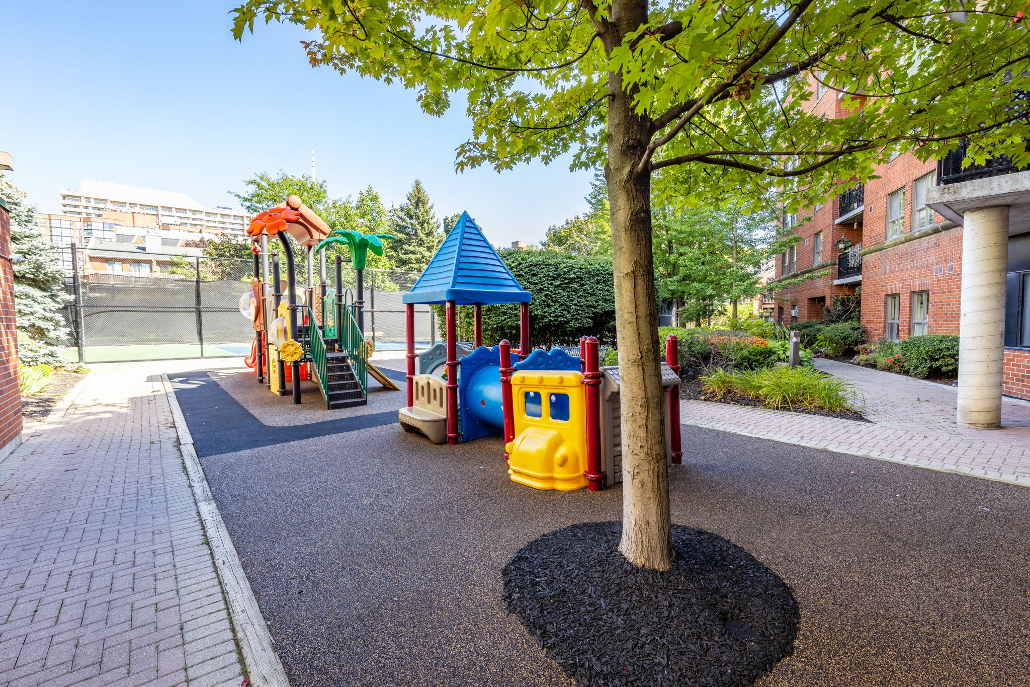 Property in Toronto — delivered property photograph 38