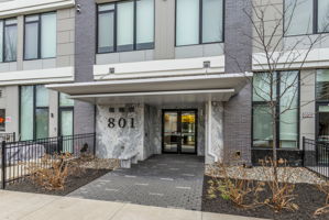 This exceptional 2-bedroom, 2-bath end-unit residence offers a refined yet effortless lifestyle just moments from the waterfront, acclaimed dining, boutique shopping, and picturesque walking paths.