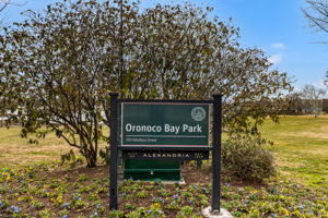 Surrounded by four nearby parks—Rivergate City Park, Montgomery Park, Oronoco Bay Park, and Alexandria City Park—this residence offers immediate access to green spaces, tennis courts, playgrounds, and miles of scenic trails.