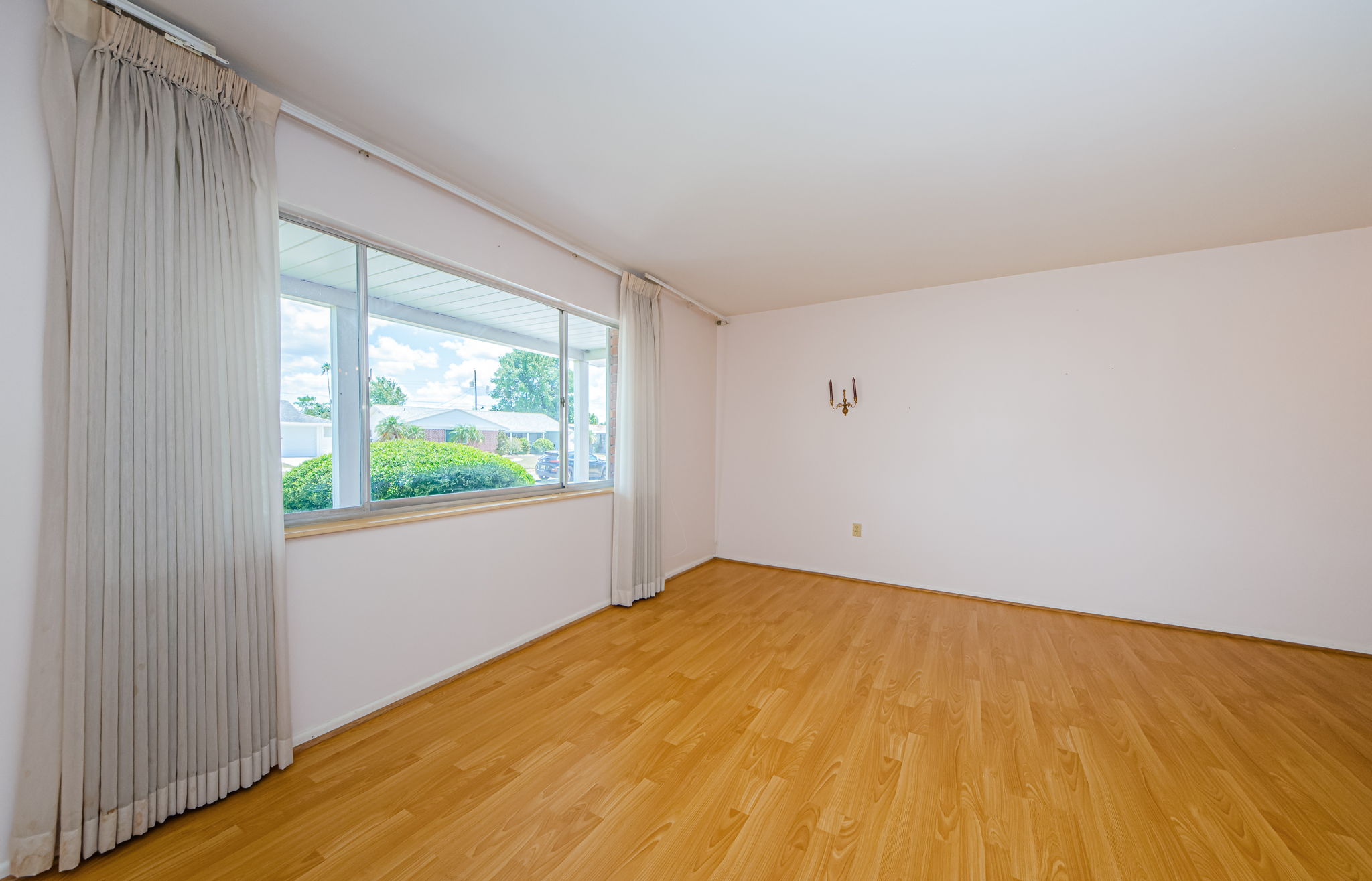 Living Room 4-2