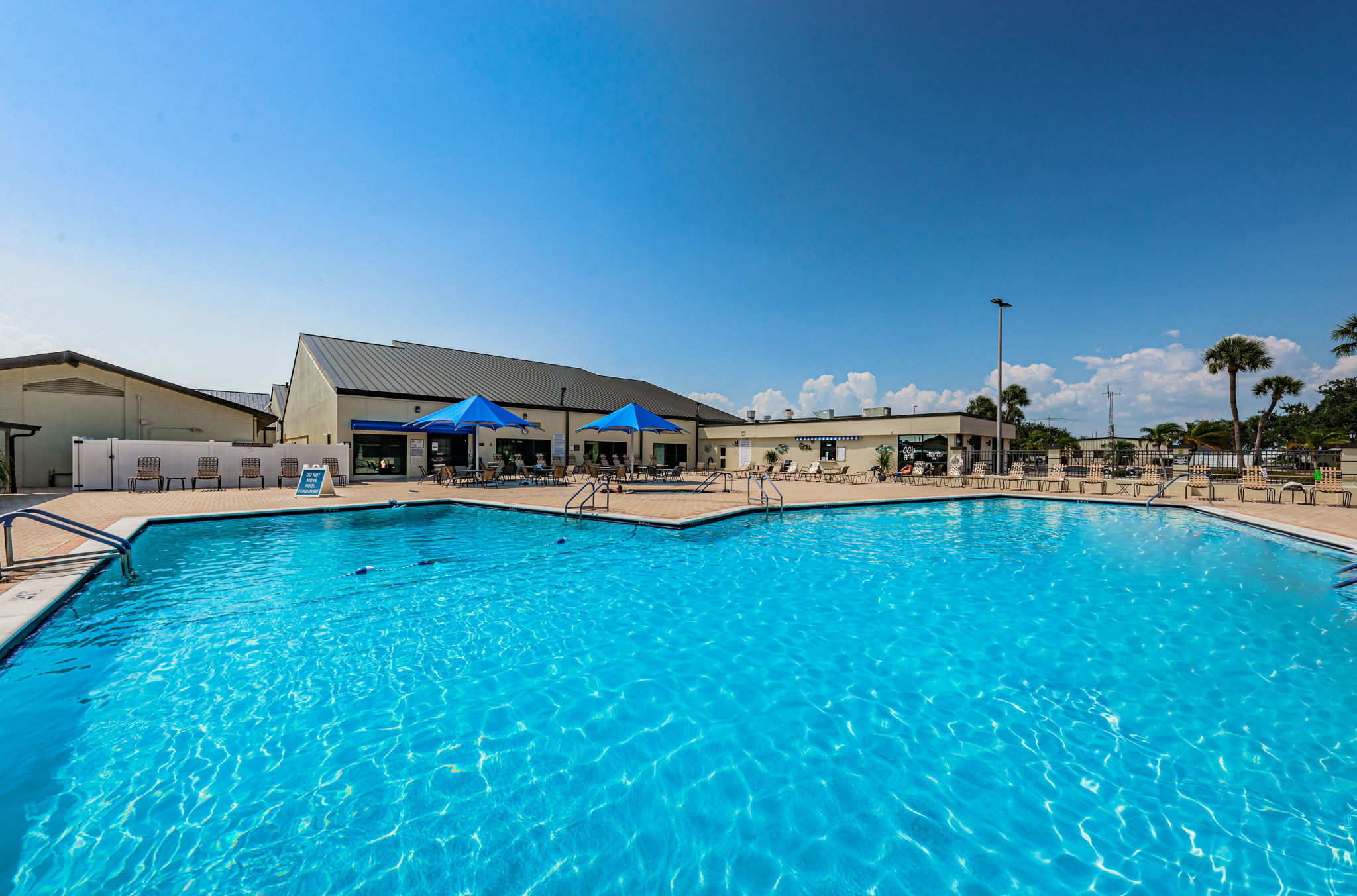 25-Atrium Outdoor Pool