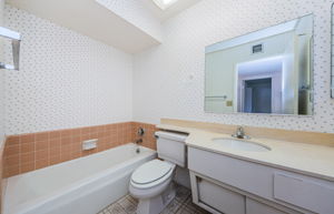 Bathroom 2a-4