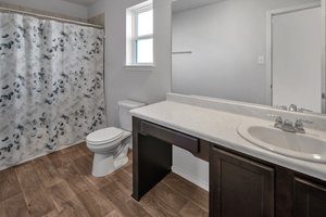 Main Bathroom 1.5