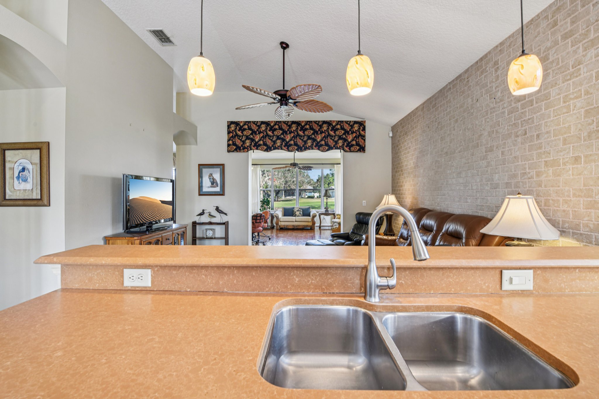 Pine Hollow Dr-S2301-020.jpg