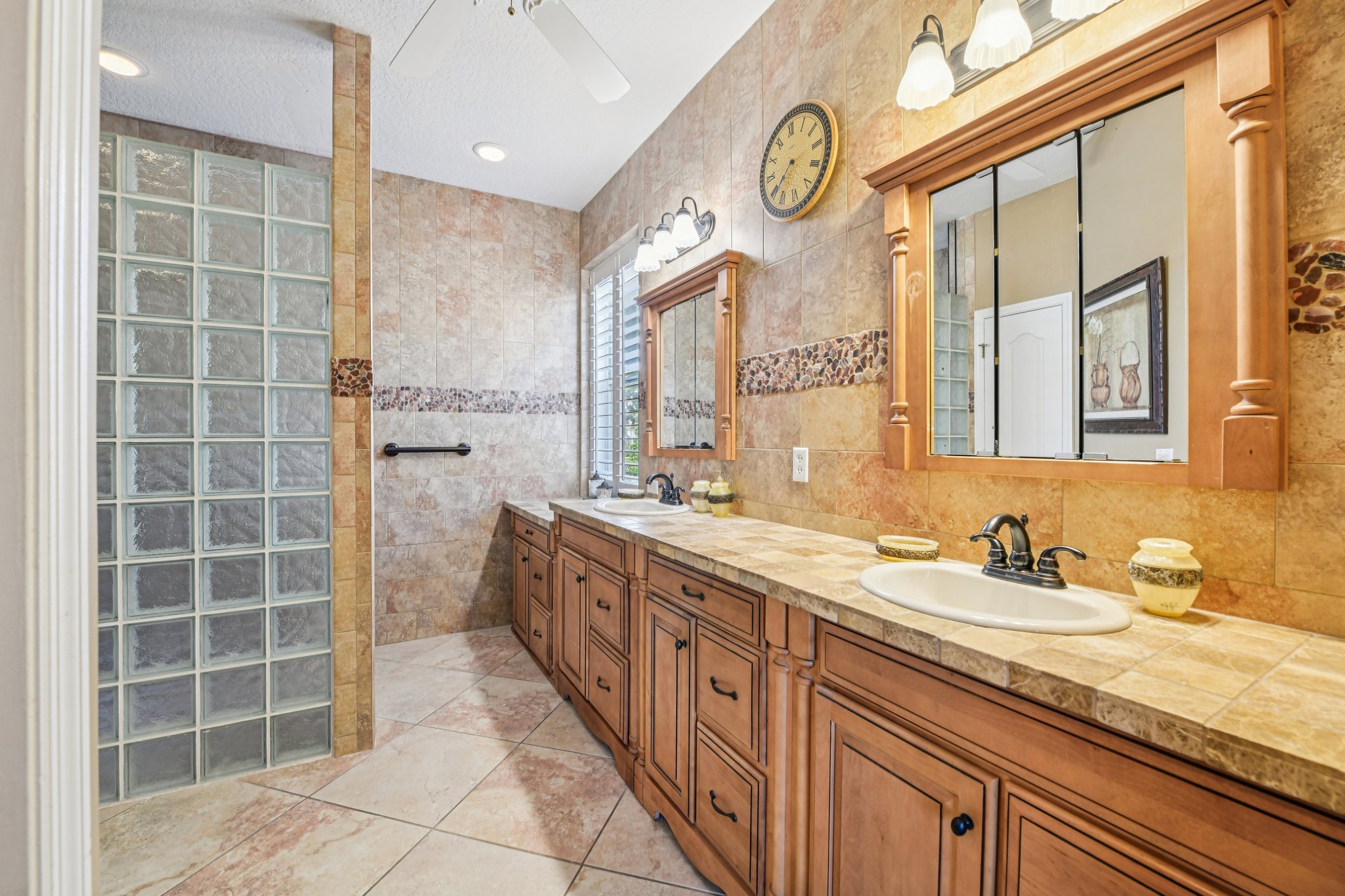 Pine Hollow Dr-S2301-028.jpg