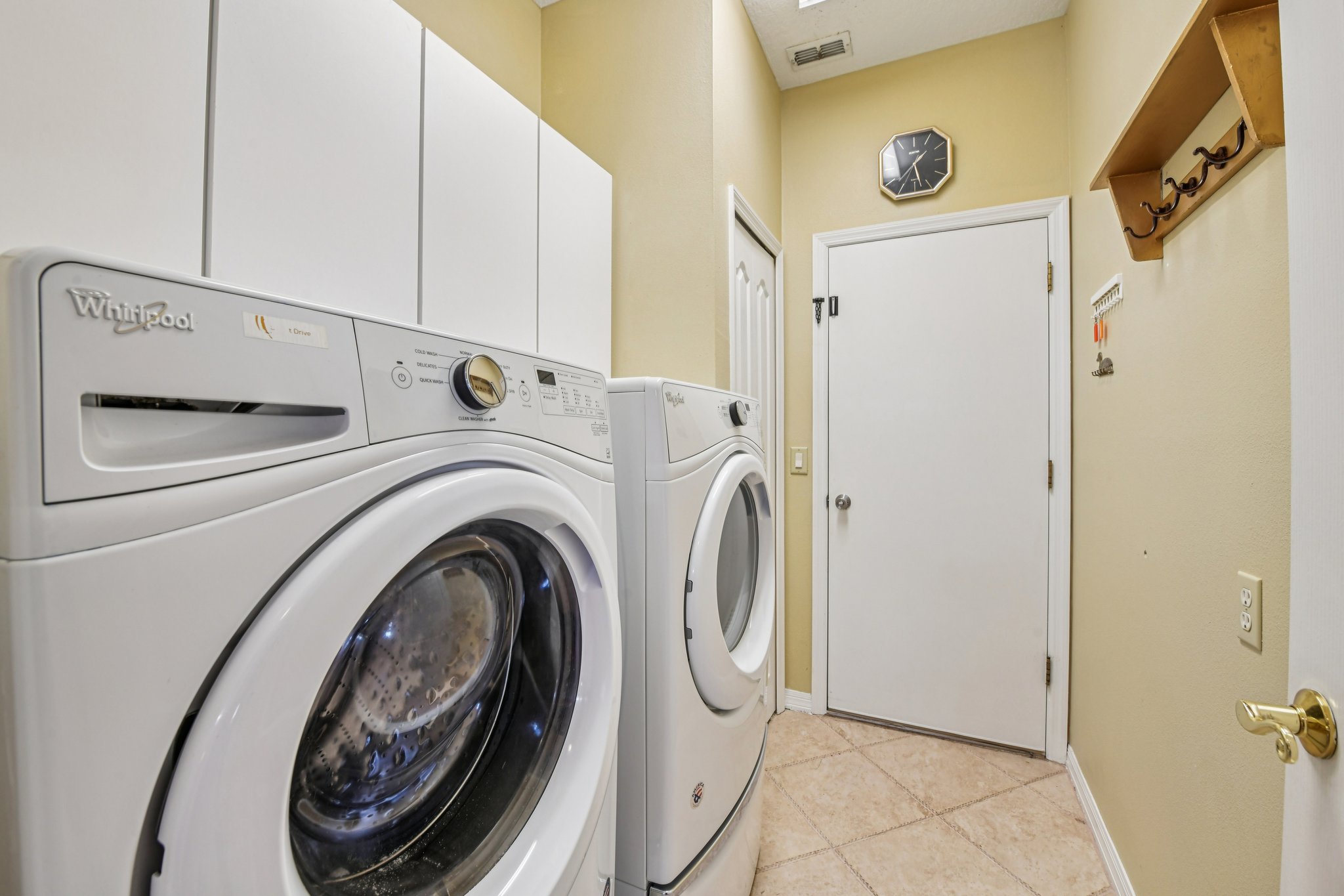 Pine Hollow Dr-S2301-033.jpg