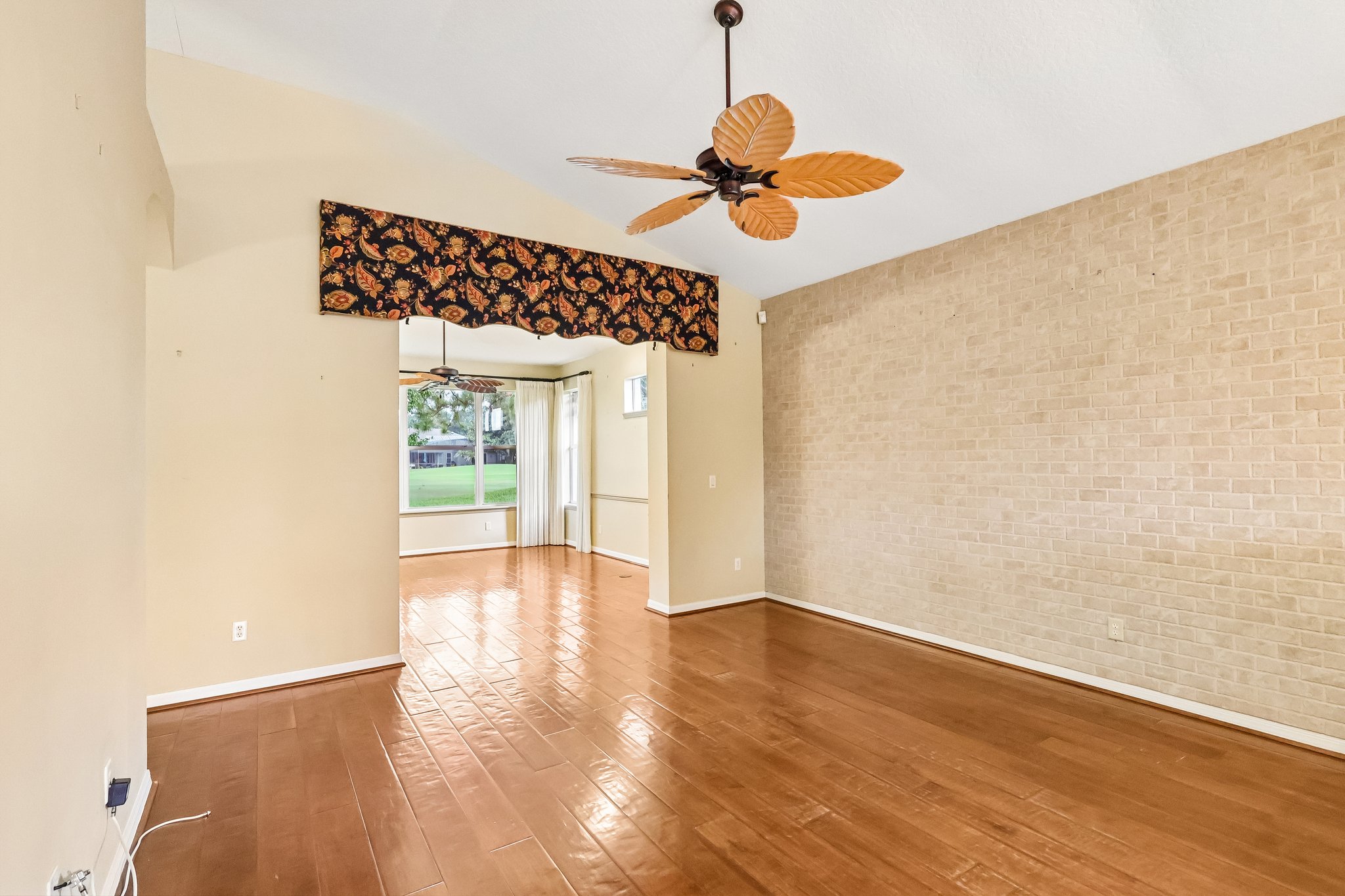 Pine Hollow Dr-S2807-014.jpg