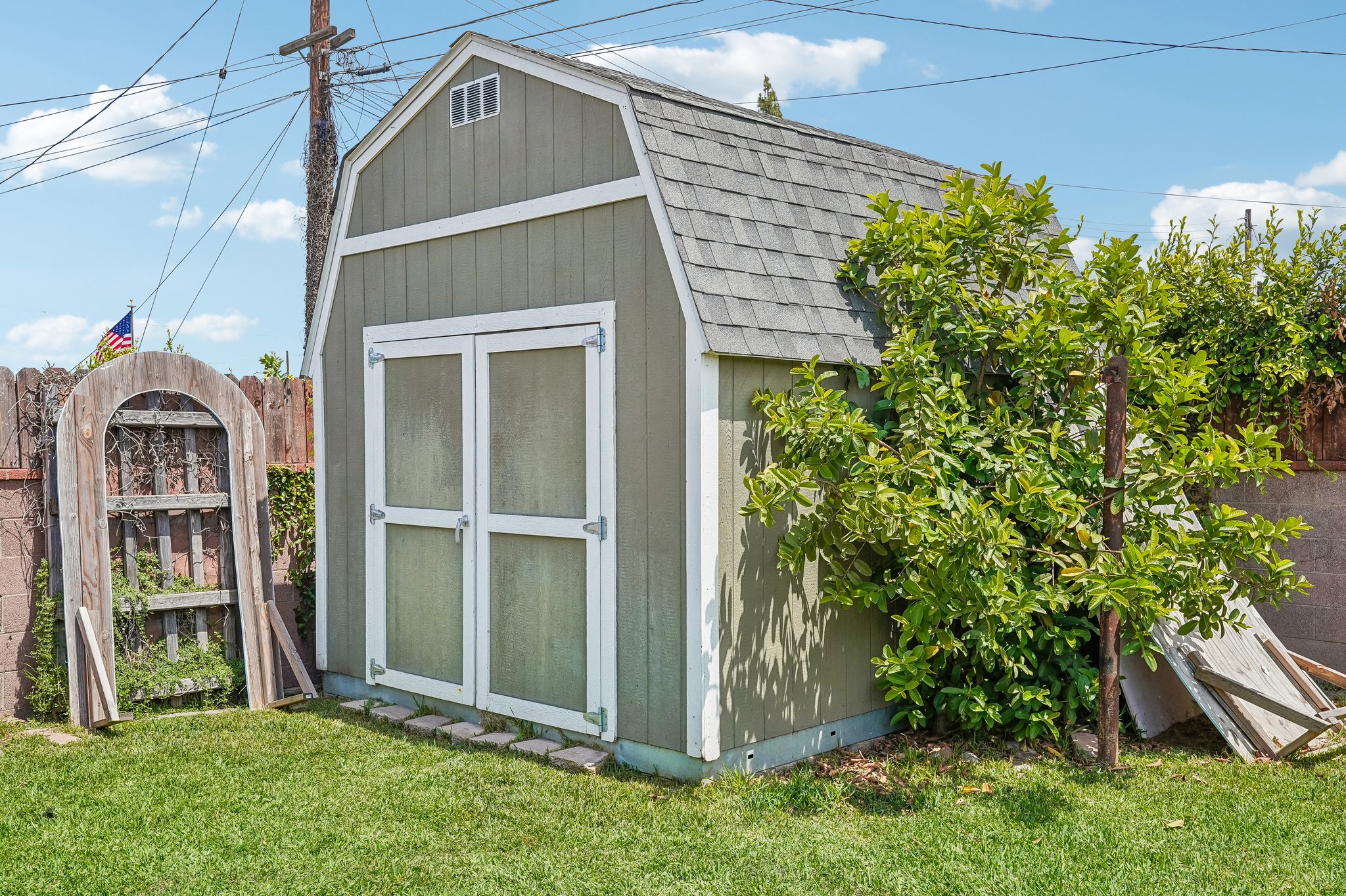 Clarinda Ave-S2704-030.jpg