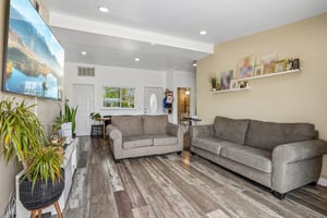 Clarinda Ave-S2704-009.jpg